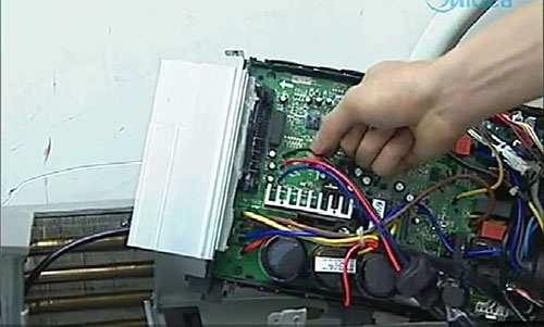 海港美的空调电话是多少