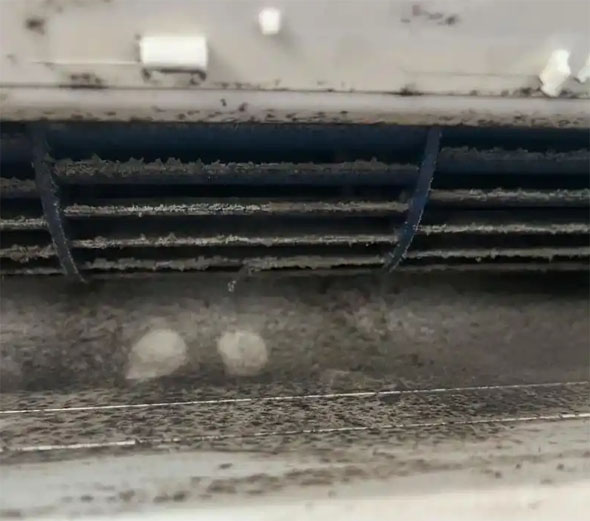 海港空调吹的风有股烧焦味是怎么回事